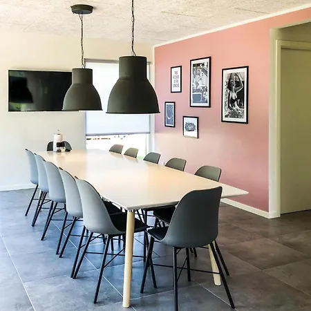 5 Bedroom Cozy In Ferienhaus *