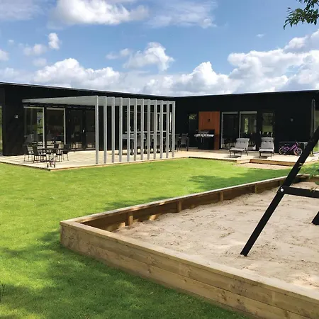 5 Bedroom Cozy In Σπίτι διακοπών Glesborg