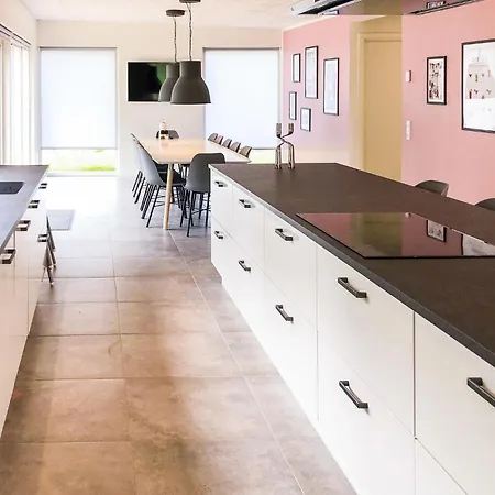 5 Bedroom Cozy In Ferienhaus *