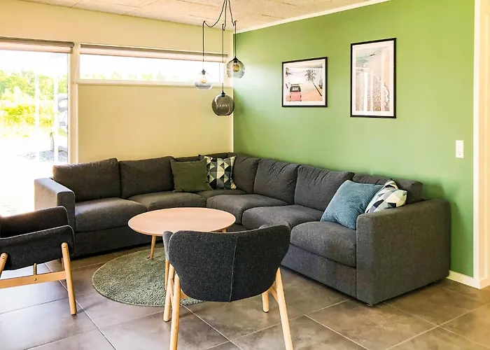 Сasa de vacaciones 5 Bedroom Cozy In *