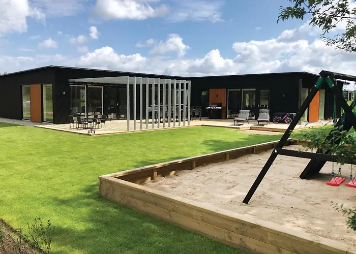 5 Bedroom Cozy In Сasa de vacaciones Glesborg